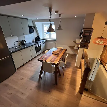 Apartment Zentral Komplette Fewo, 4 Schlafbereiche Bis Zu 8 Personen