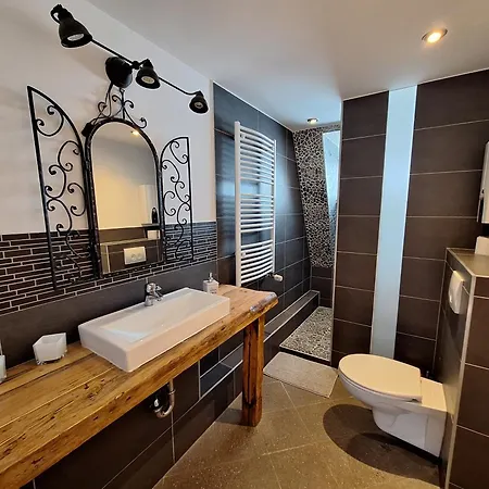 Zentral Komplette Fewo, 4 Schlafbereiche Bis Zu 8 Personen Daire