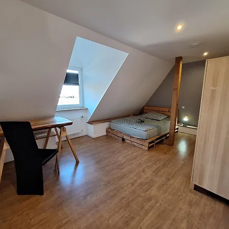 Apartamento Zentral Komplette Fewo, 4 Schlafbereiche Bis Zu 8 Personen