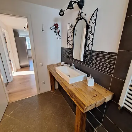 Zentral Komplette Fewo, 4 Schlafbereiche Bis Zu 8 Personen Apartment *