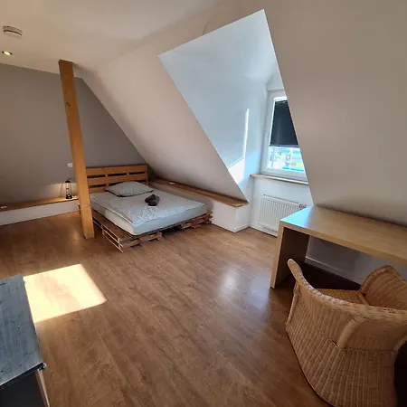 Zentral Komplette Fewo, 4 Schlafbereiche Bis Zu 8 Personen Apartment