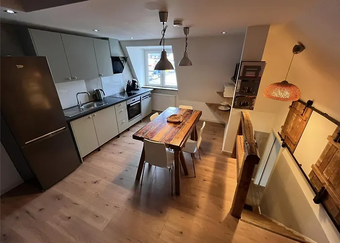 Apartmán Zentral Komplette Fewo, 4 Schlafbereiche Bis Zu 8 Personen