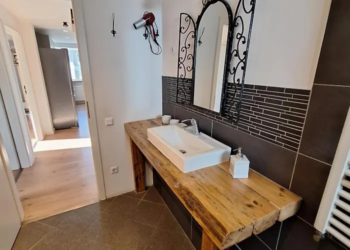 Zentral Komplette Fewo, 4 Schlafbereiche Bis Zu 8 Personen Appartement *