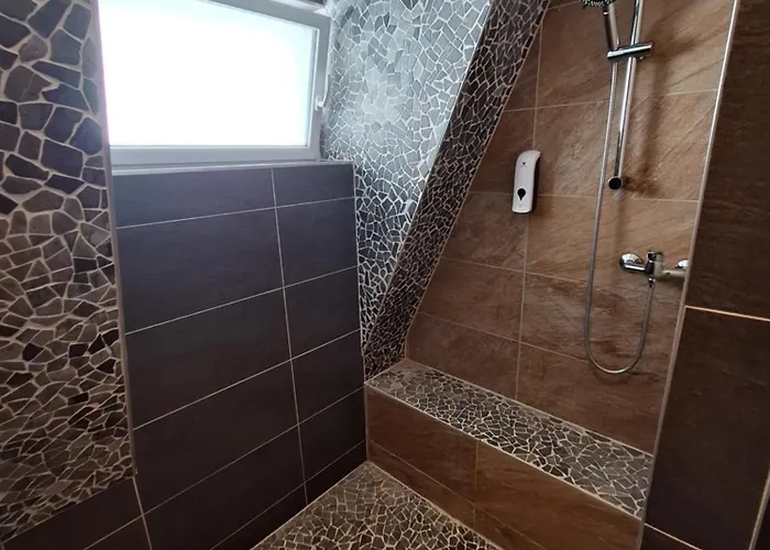 Zentral Komplette Fewo, 4 Schlafbereiche Bis Zu 8 Personen